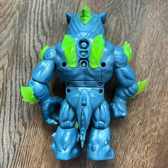 Beast Lab Shark Beast Creator Experiment Action Figure Toy, 7-1/2”. Blue, Green. - Picture 3 of 11